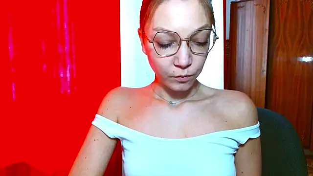 EmillyPlay online show from January 11, 10:11 am