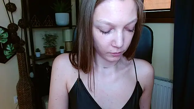 EmillyPlay online show from March 12, 11:58 am