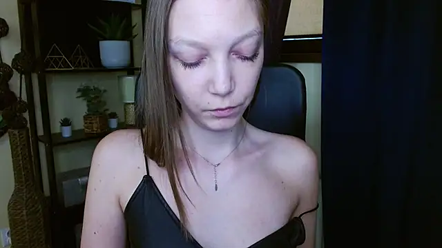 EmillyPlay online show from February 20, 1:13 pm