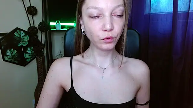 EmillyPlay online show from April 9, 5:42 am