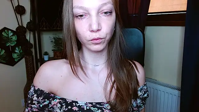 EmillyPlay online show from March 19, 10:15 am