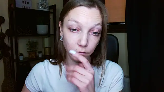 EmillyPlay online show from February 24, 12:39 pm