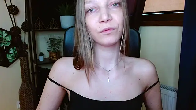 EmillyPlay online show from March 28, 10:16 am