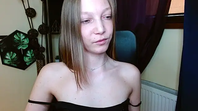 EmillyPlay online show from April 1, 10:27 am