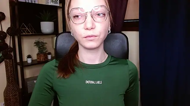 EmillyPlay online show from February 19, 6:32 am