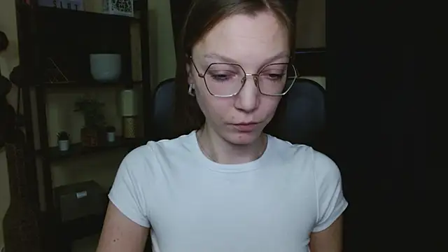 EmillyPlay online show from February 13, 6:46 am