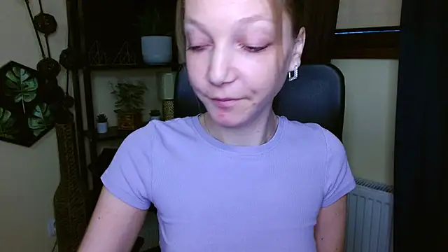 EmillyPlay online show from March 6, 7:25 am