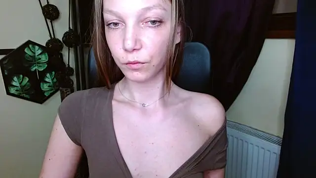 EmillyPlay online show from March 30, 5:36 pm