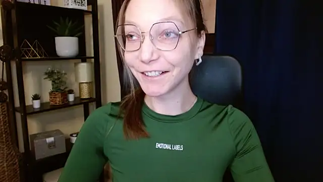 EmillyPlay online show from February 9, 6:55 am