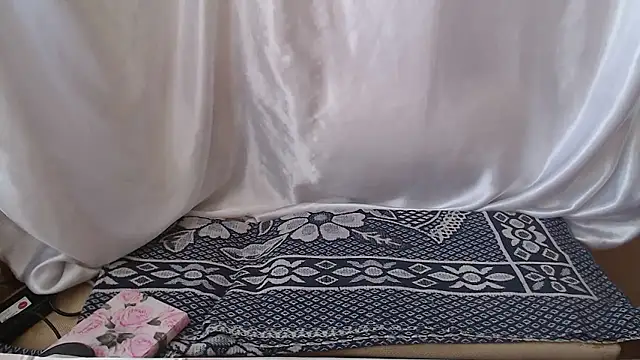 Burberrry  online show from January 11, 7:37 am