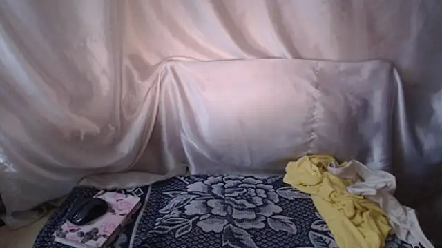 Burberrry  online show from November 28, 6:46 am