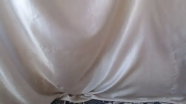 Burberrry  online show from December 5, 10:03 am