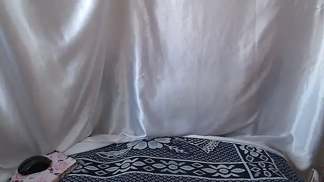 Burberrry  online show from January 17, 7:01 am