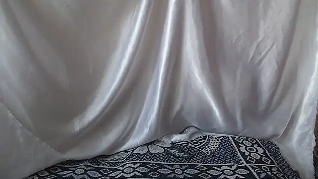 Burberrry  online show from May 26, 5:22 pm