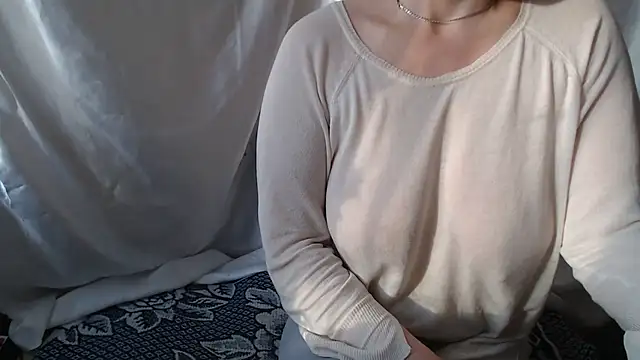 Burberrry  online show from May 20, 4:15 pm