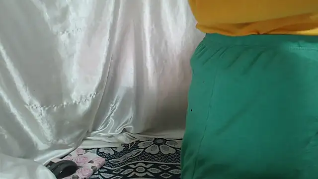 Burberrry  online show from March 19, 4:34 am