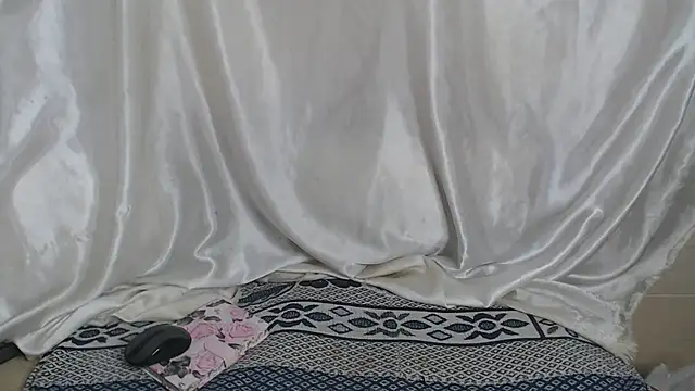 Burberrry  online show from October 21, 7:57 pm