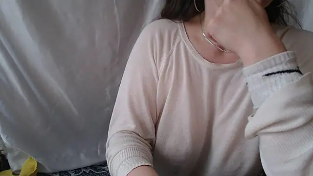 Burberrry  online show from May 14, 3:20 pm
