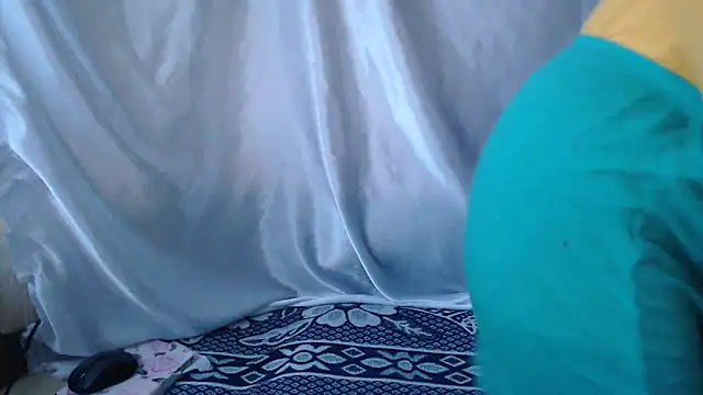 Burberrry  online show from April 2, 5:25 am