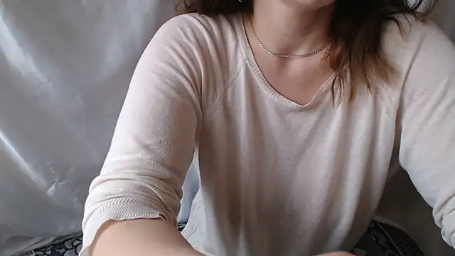 Burberrry  online show from May 13, 1:18 pm