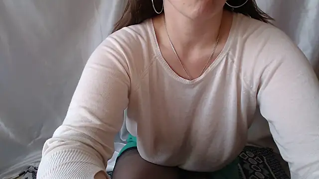 Burberrry  online show from May 11, 9:32 am