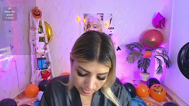 Snapshot of SALOOMEE__ chatting on October 15, 11:07 am SALOOMEE online show from October 15, 11:07 am