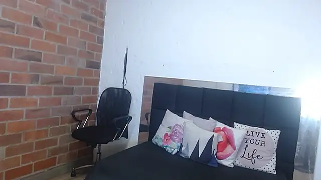 arenita  stone online show from February 28, 9:33 pm