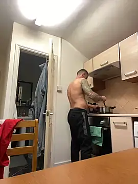 Yourhotboy 42 online show from February 15, 11:58 pm