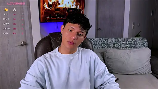Snapshot of Alexxblue chatting on February 18, 3:41 pm Alexxblue online show from February 18, 3:41 pm