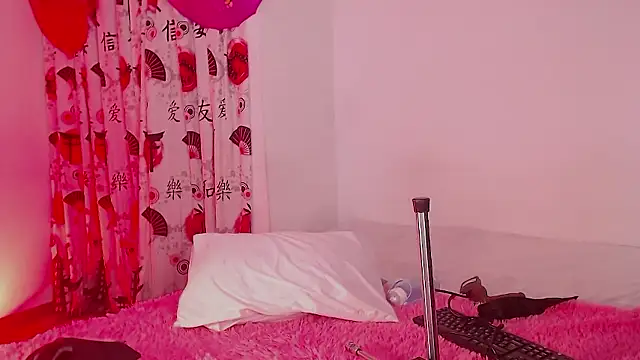 Miaa Cameron online show from December 5, 2:28 pm