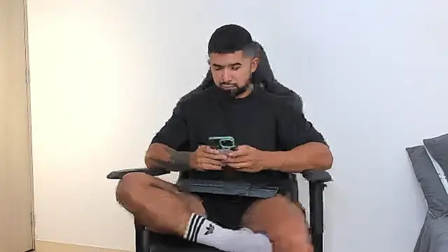 Snapshot of ethaanjones chatting on February 20, 6:57 pm ethaanjones online show from February 20, 6:57 pm