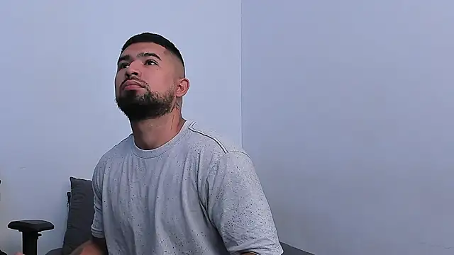 Snapshot of ethaanjones chatting on February 23, 4:57 pm ethaanjones online show from February 23, 4:57 pm