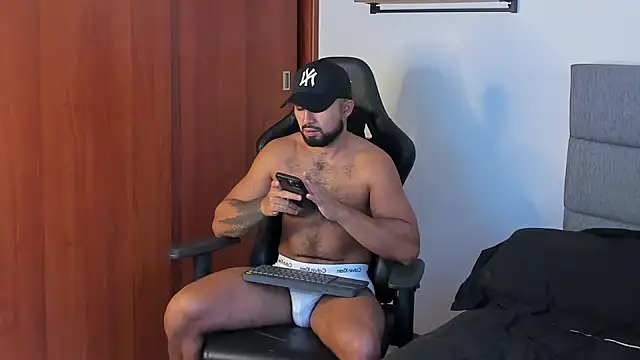 Snapshot of ethaanjones chatting on October 5, 3:03 pm ethaanjones online show from October 5, 3:03 pm