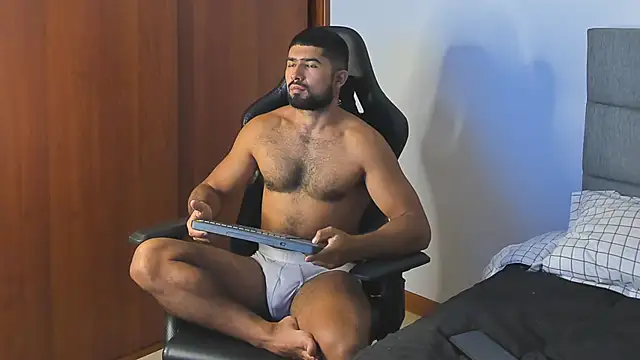 Snapshot of ethaanjones chatting on September 19, 7:51 pm ethaanjones online show from September 19, 7:51 pm