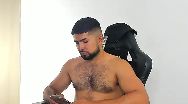 Snapshot of ethaanjones chatting on December 4, 9:40 pm ethaanjones online show from December 4, 9:40 pm