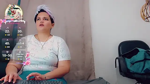 brunnette hot online show from December 19, 10:50 am