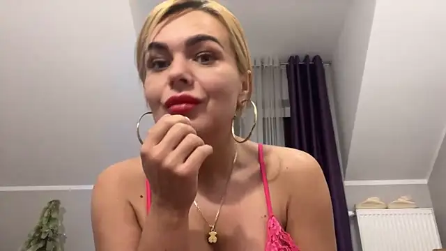 Snapshot of DESIREjenny chatting on January 6, 11:18 am DESIREjenny online show from January 6, 11:18 am