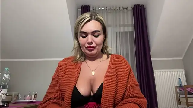Snapshot of DESIREjenny chatting on October 9, 7:42 am DESIREjenny online show from October 9, 7:42 am