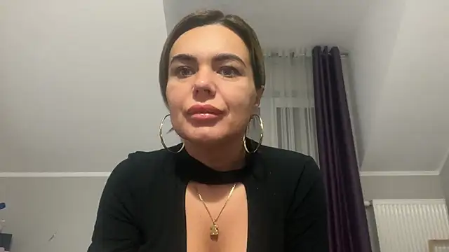 Snapshot of DESIREjenny chatting on February 18, 8:27 am DESIREjenny online show from February 18, 8:27 am