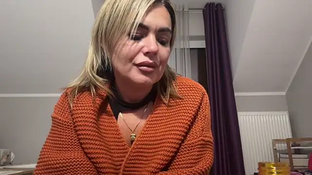 Snapshot of DESIREjenny chatting on October 2, 2:42 pm DESIREjenny online show from October 2, 2:42 pm