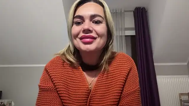 Snapshot of DESIREjenny chatting on October 3, 7:10 am DESIREjenny online show from October 3, 7:10 am