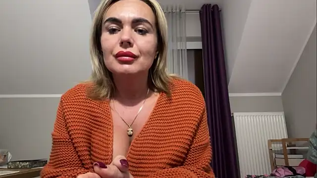 Snapshot of DESIREjenny chatting on October 1, 2:10 pm DESIREjenny online show from October 1, 2:10 pm