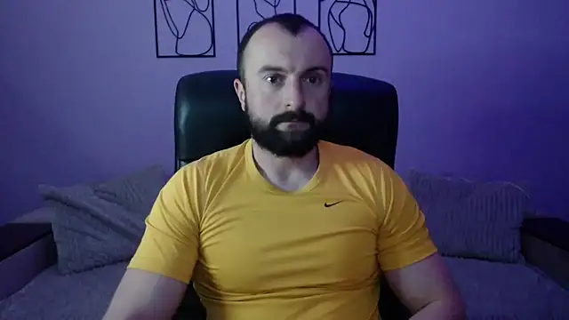 brindlefly6969 online show from May 18, 10:31 am