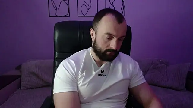 brindlefly6969 online show from April 15, 10:43 am