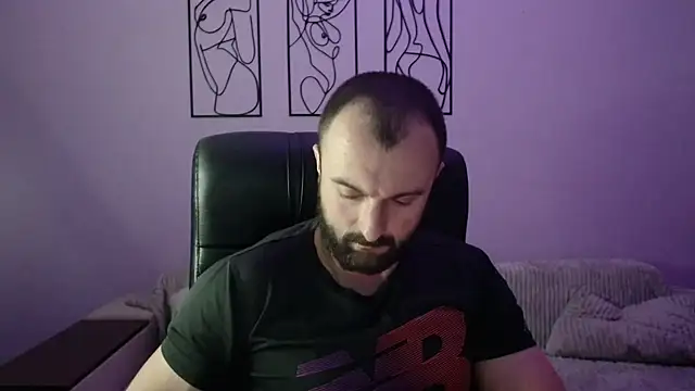 brindlefly6969 online show from December 18, 11:36 am