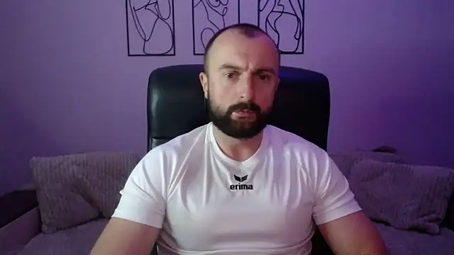 brindlefly6969 online show from June 3, 10:38 am