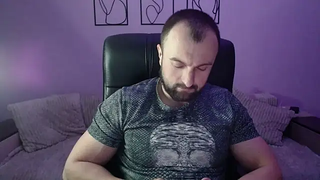 brindlefly6969 online show from February 12, 1:11 pm