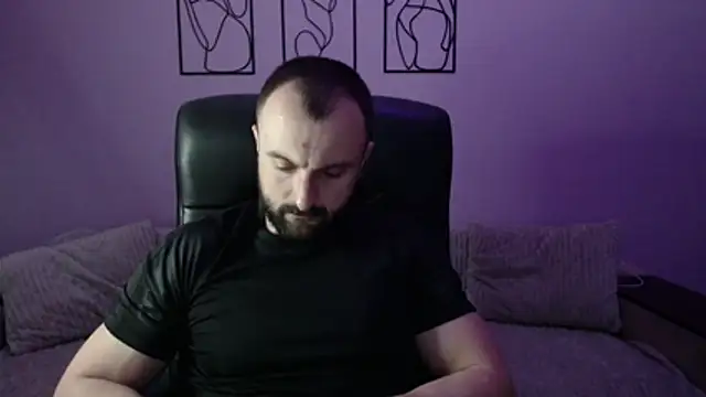 brindlefly6969 online show from April 4, 10:44 am