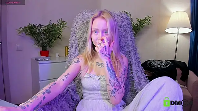 Snapshot of MalenaErnman chatting on January 25, 10:40 am MalenaErnman online show from January 25, 10:40 am