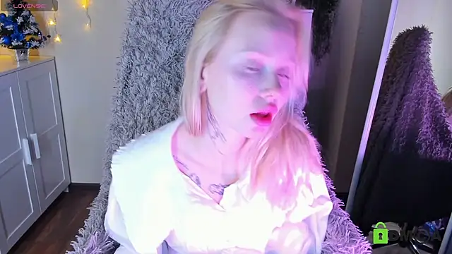 Snapshot of MalenaErnman chatting on December 27, 10:23 am MalenaErnman online show from December 27, 10:23 am